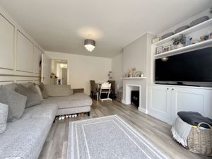 Lounge/Diner- click for photo gallery